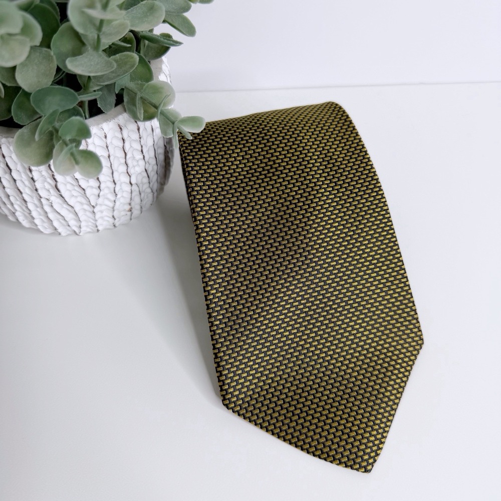 NWOT Paul Fredrick Men's Silk Necktie Gold‎ Print 3 3/4" X 56" Workwear Preppy